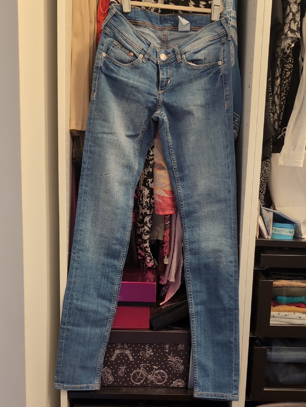 H&M Women's Skinny Jeans in Medium Blue Wash